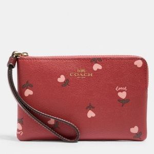 Corner Zip Wristlet With Heart Floral Print NWT